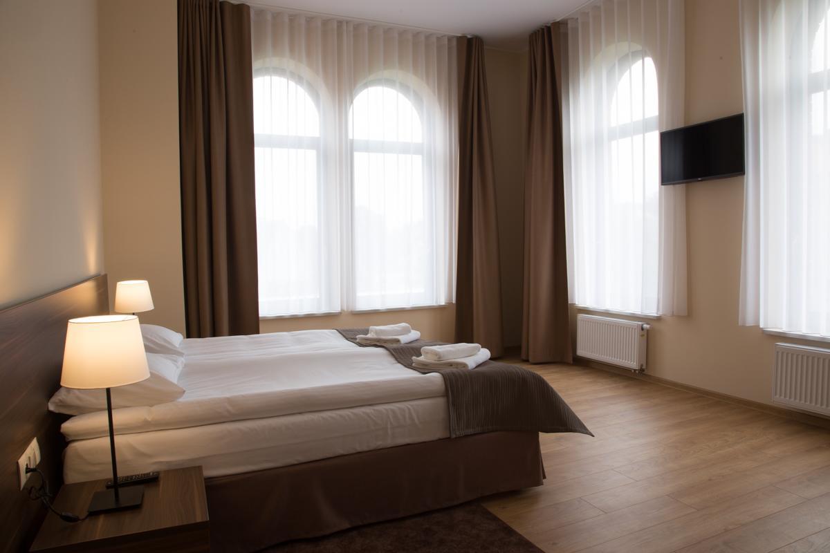 Glas-Hotel 4* ซารี ภายนอก รูปภาพ